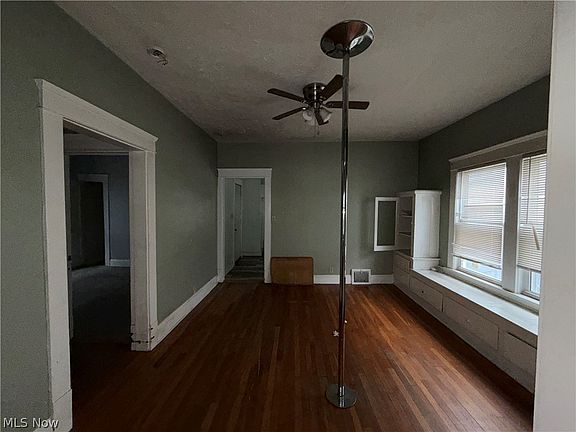 4th image of 12709 Locke Ave