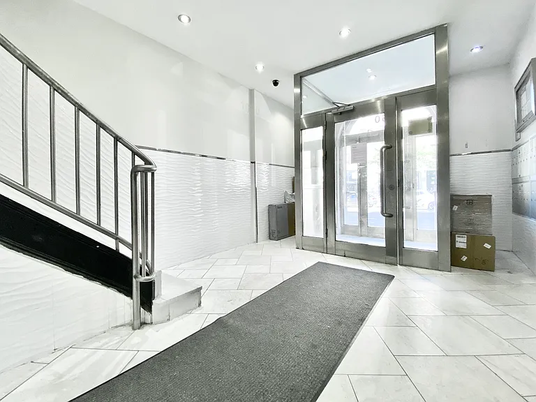 933 Amsterdam Ave #1A — Photo 8