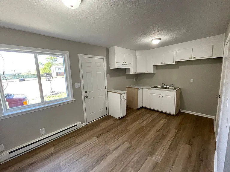 SH290-Graham Street Apartments — Photo 4