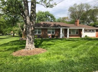 8 Mid Circle Dr, Maryland Heights, MO 63043