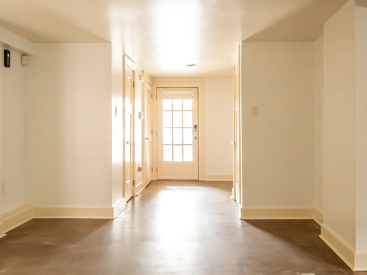 2 bed, 2.5 bath, 900 sqft, $2,100 — Photo 2