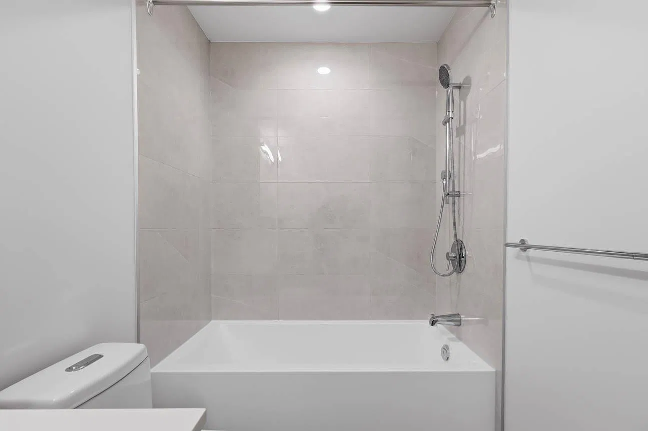 2 bed, 698 sqft, $3,090 — Photo 4