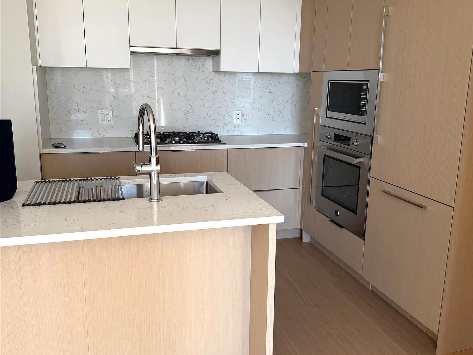 2 bed, 710 sqft, $2,900 — Photo 2