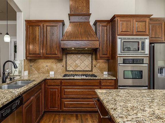 2nd image of 609 Moss Cliff Cir