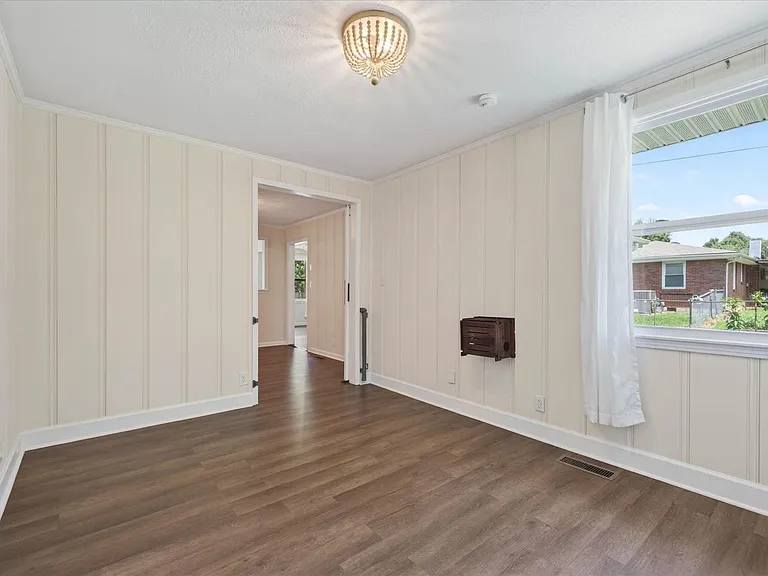 37 Hillsboro Rd — Photo 23