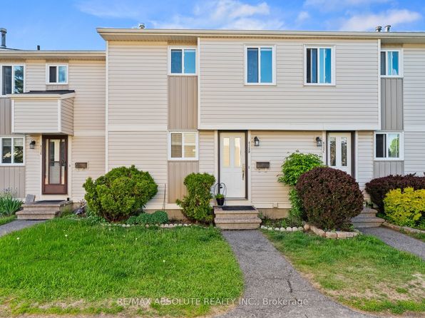 413 Woodfield Dr #D, Ottawa, ON K2G 4B7