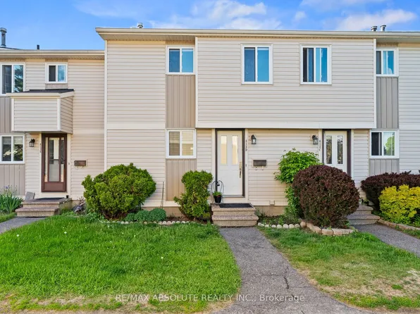 413 Woodfield Dr #D, Ottawa, ON K2G 4B7