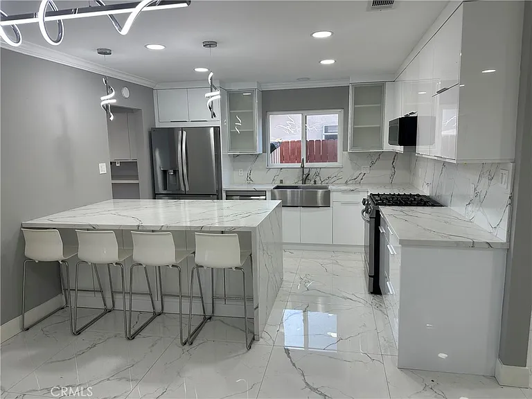 16400 Dana Cir — Photo 2