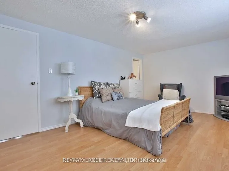 51 Hornchurch Cres — Photo 9