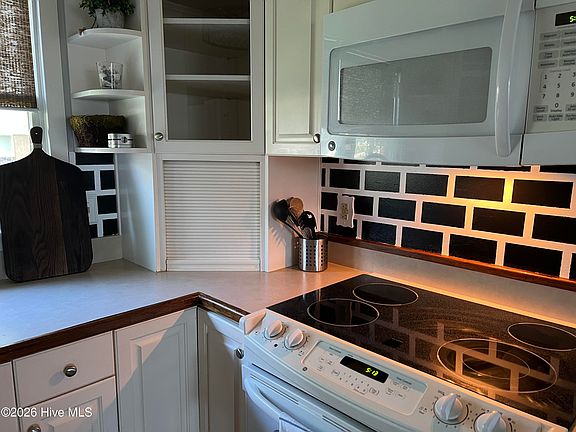 5th image of 305 Vandemere Street