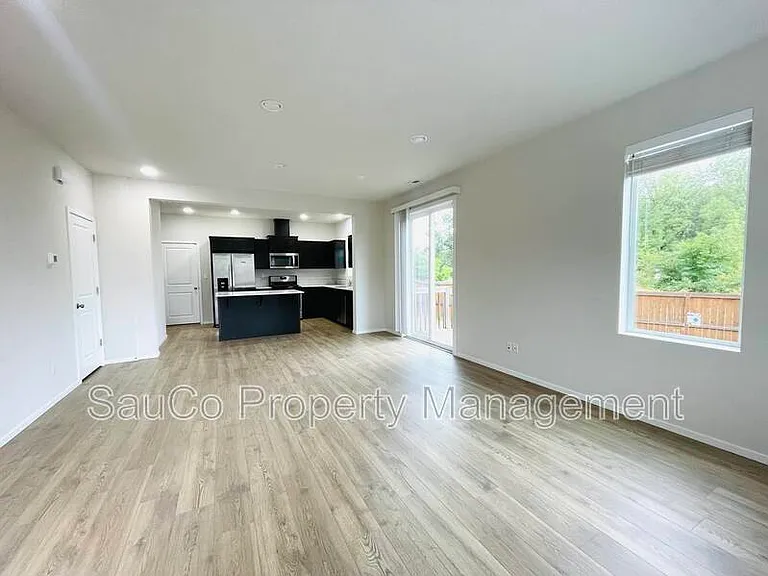 16390 NW Ernst St — Photo 5