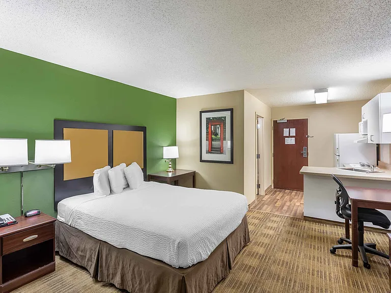 Studio Suite - 1 Queen Bed