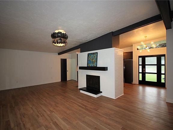 5th image of 82 Pleasantview Dr