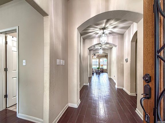 4th image of 1009 Oak Ridge