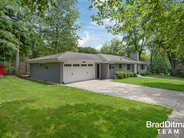 1350 Lake Grove Ave SE, East Grand Rapids, MI 49506
