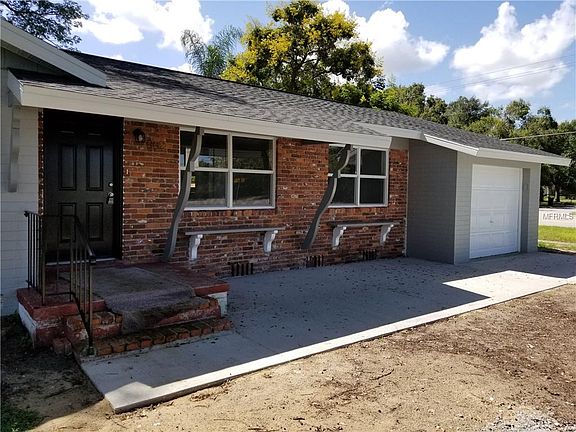 3rd image of 902 Avenue S SE