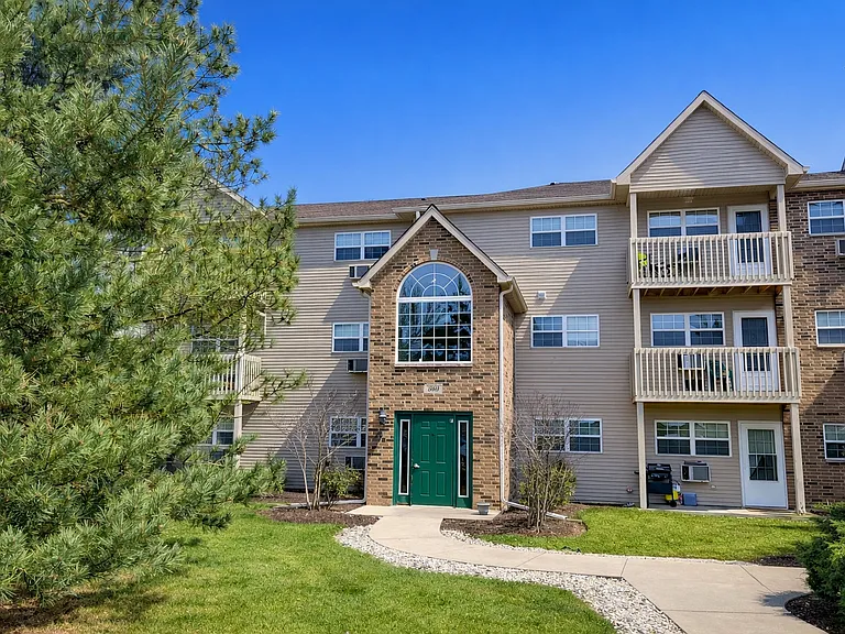 300 Cunat Blvd #2B — Photo 1
