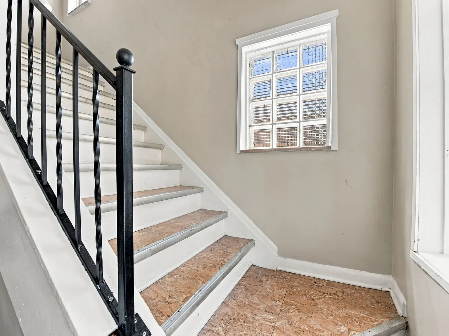 2 bed, 700 sqft, $1,000 — Photo 3