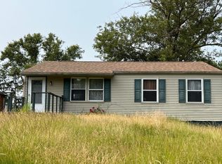 8 Peppertree Dr, Coraopolis, PA 15108