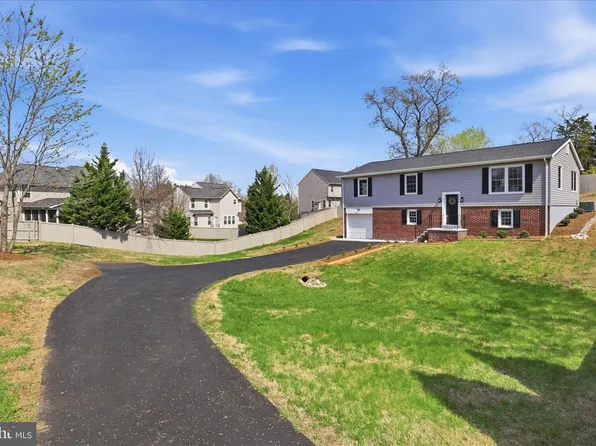 3416 Sunny View Dr, Alexandria, VA 22309