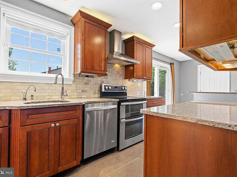 13604 Wisteria Dr — Photo 7