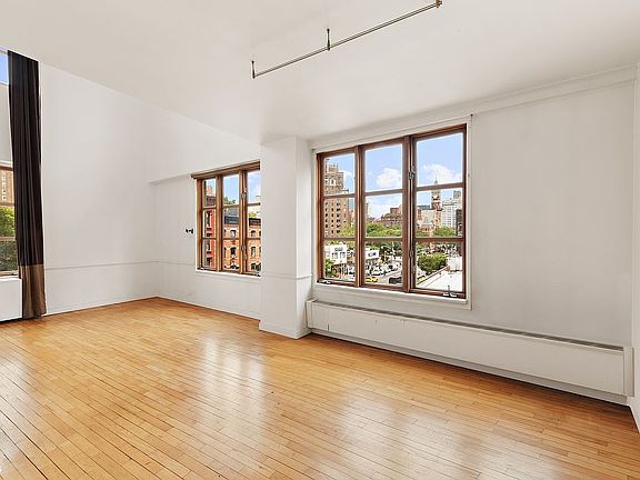 2nd image of 126 Waverly Pl APT 2C