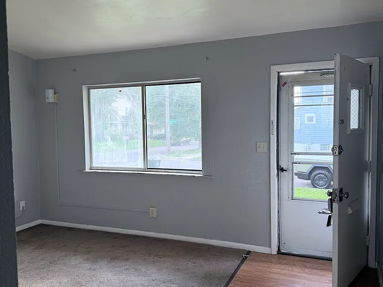 675 Grace Ave — Photo 2