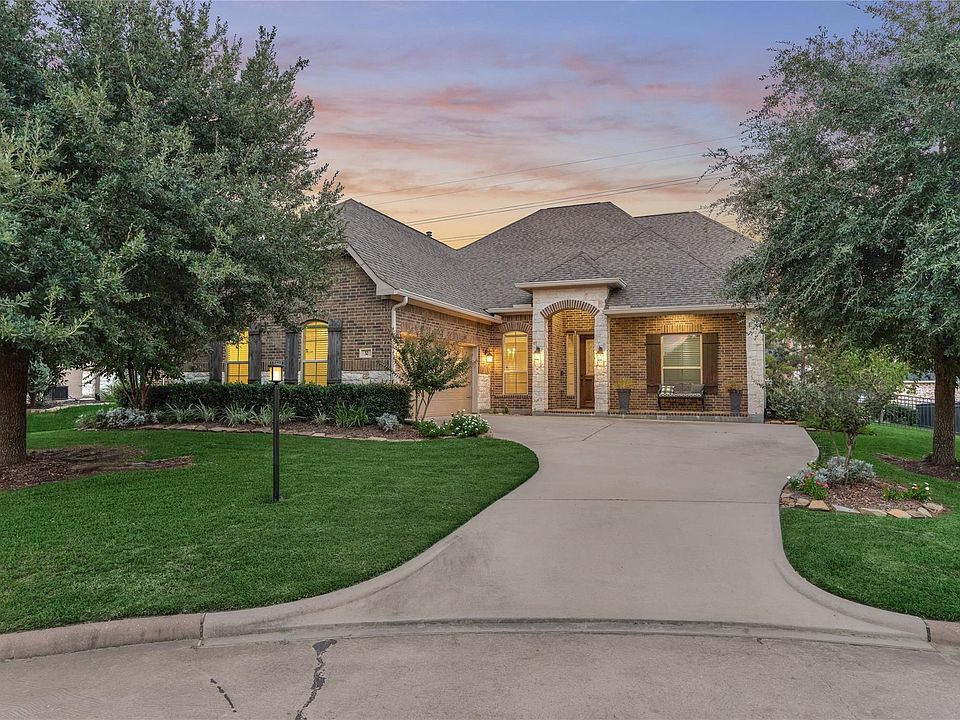 1st image of 32 Waterford Way
