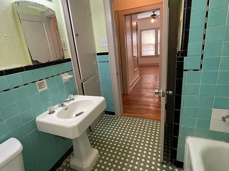 713 E Elmira St — Photo 21