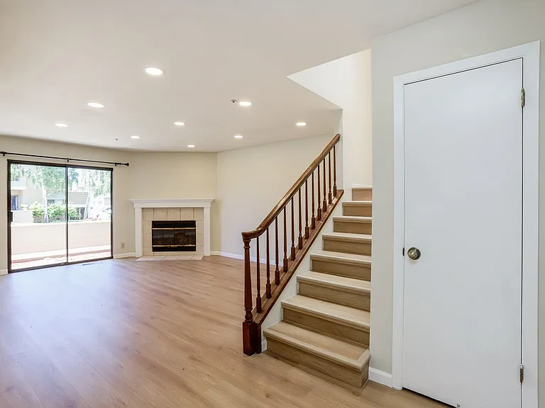 223 Bonita Ln — Photo 4