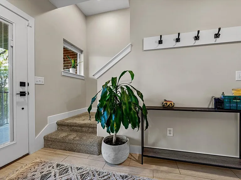 1411 E Komenda Way — Photo 3