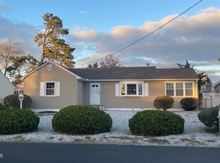 198 Bay Stream Dr, Toms River, NJ 08753