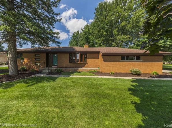 1349 Lamb Dr, Troy, MI 48085