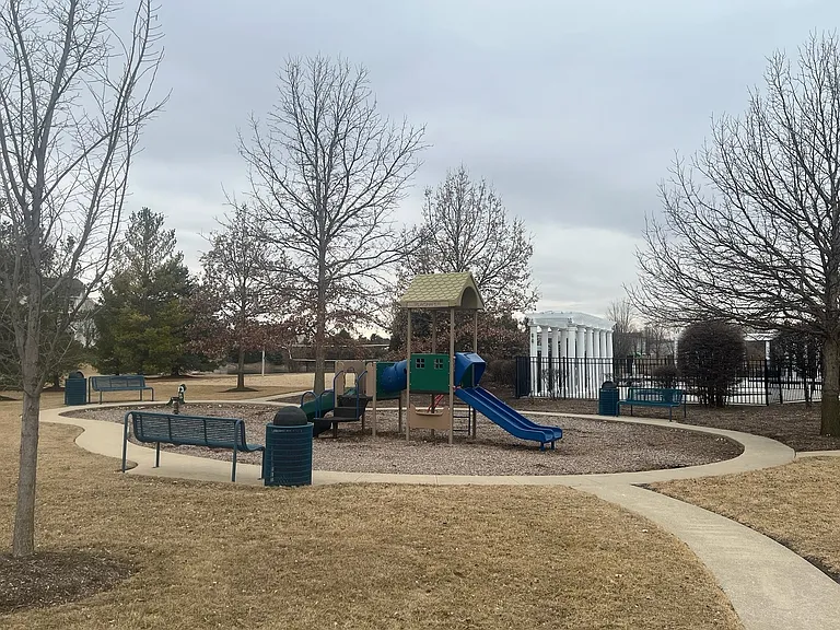 285 Lakeshore Dr — Photo 27