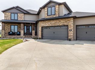 919 Mulberry Ln W, West Fargo, ND 58078