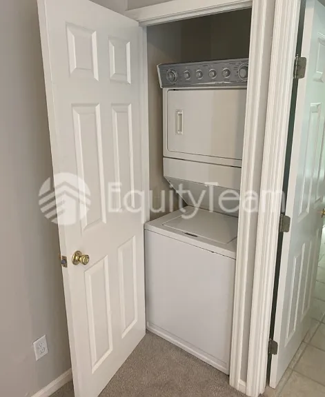 568 Delta Ave #2 — Photo 6