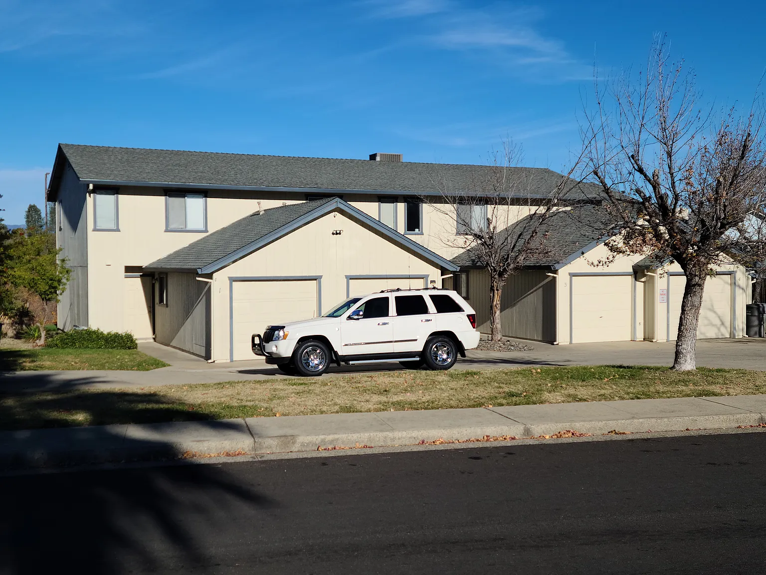 2 bed, 1.5 bath, 925 sqft, $1,550 — Photo 2
