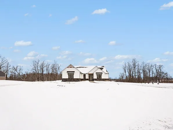 71719 Hidden River Dr, Armada, MI 48005