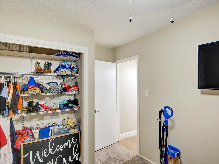 1710 Ray Ave — Photo 16