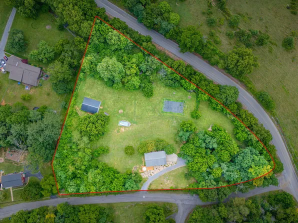2937 Forest View Rd, Kingsport, TN 37660