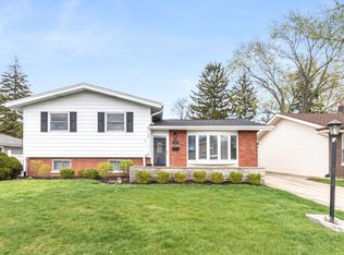 709 N Forest Ave, Mount Prospect, IL 60056