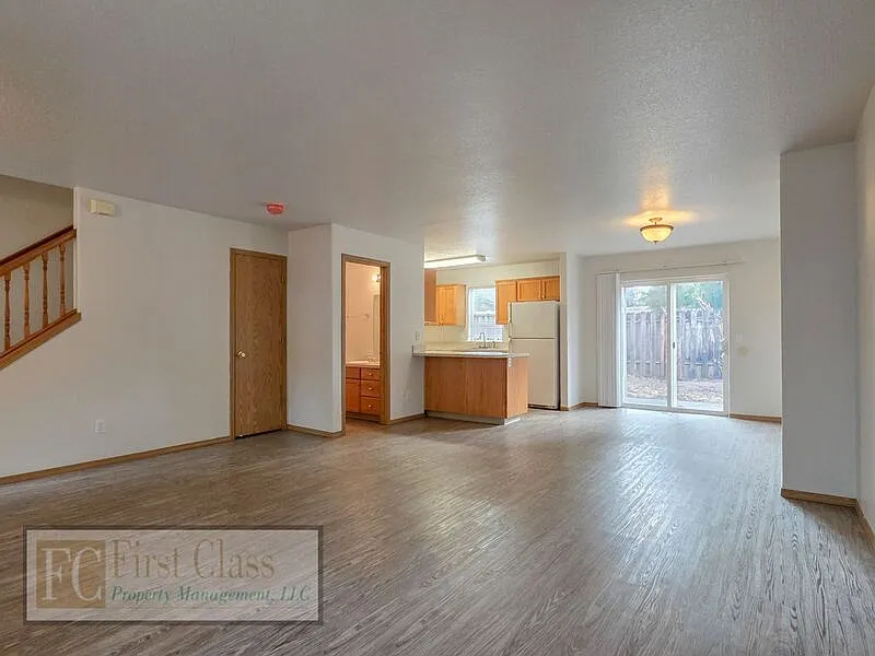 3 bed, 2.5 bath, 1250 sqft, $2,595 — Photo 3