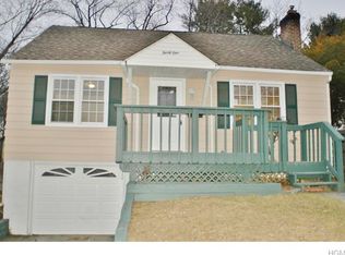 31 Lindbergh Pl, Poughkeepsie, NY 12603