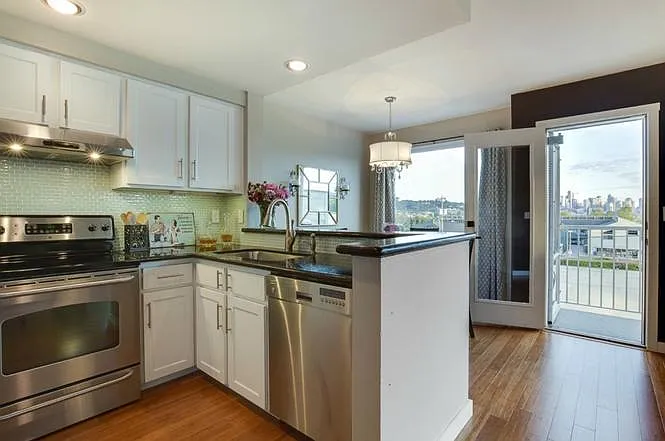 2 bed, 838 sqft, $3,200 — Photo 3