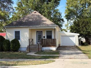 1017 S 14th St, Mattoon, IL 61938