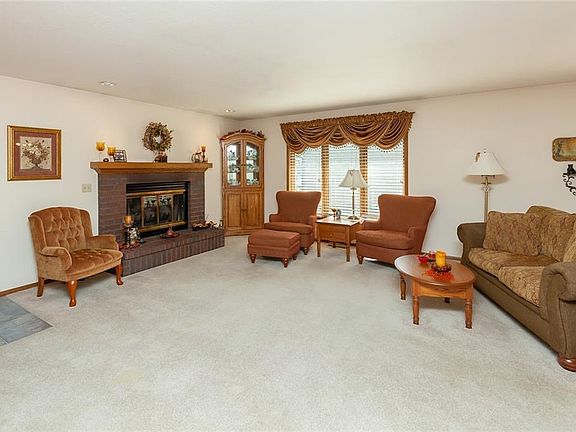5th image of 1202 E Franklin Ave