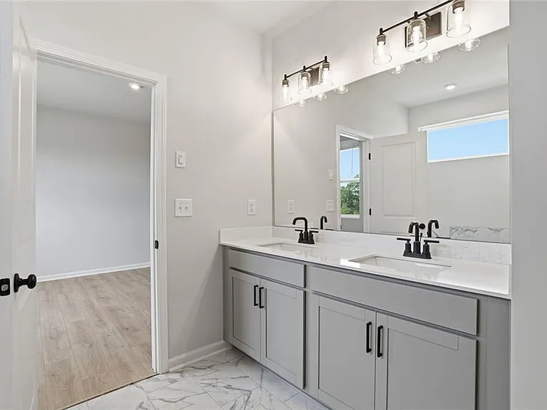 142 Henley St W #11 — Photo 17