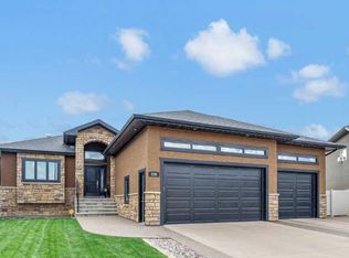 236 N Hamptons Way SE, Medicine Hat, AB T1B 0E1