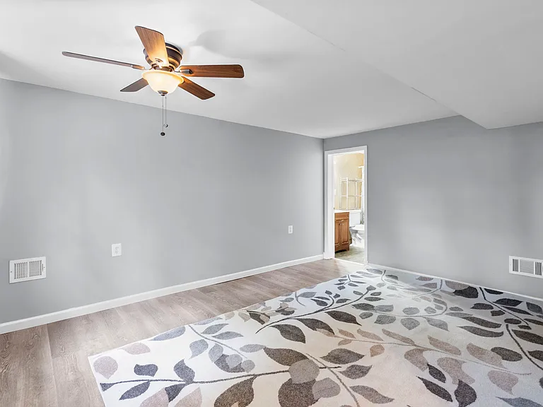 308 Clagett Dr — Photo 15