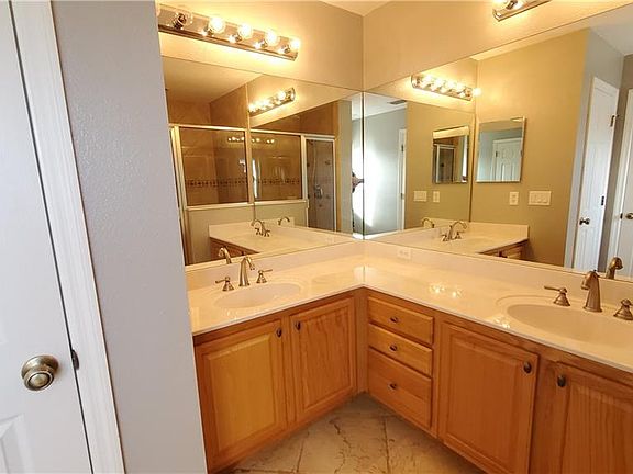 5th image of 14766 Peekskill Dr
